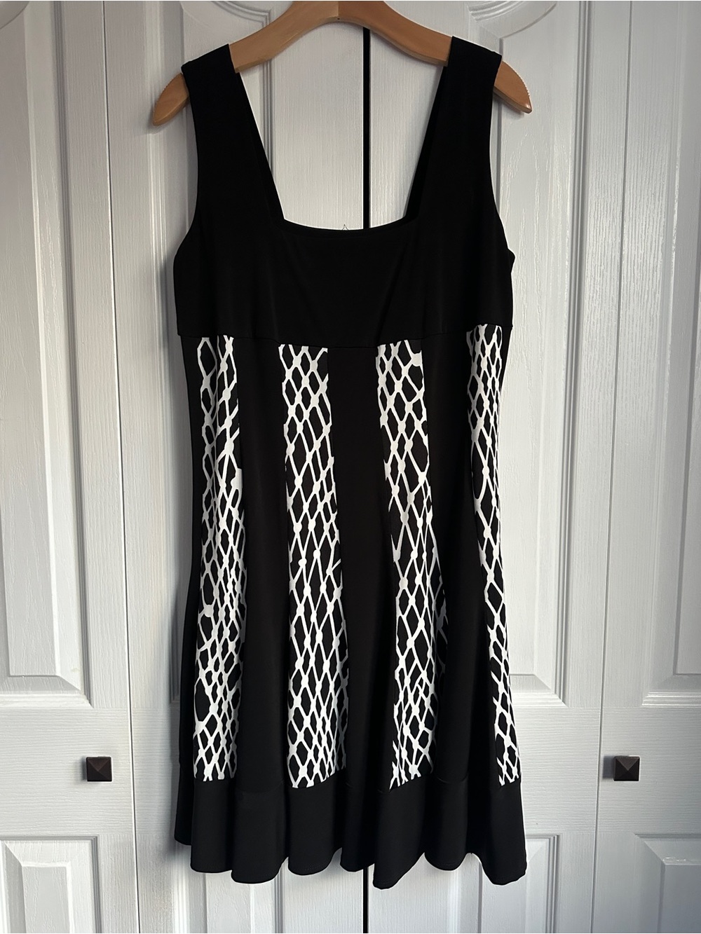 Jessica Black and White Sleeveless Midi Dress